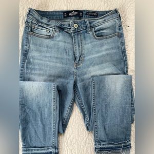 Hollister light washed high rise super skinny size 7 short